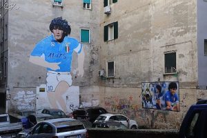 maradona held van argentinie graffiti